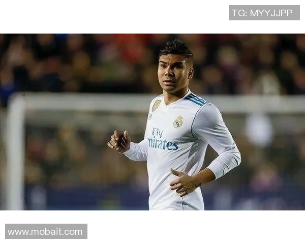 足球明星卡赛米罗的辉煌职业生涯与对球队的深远影响分析